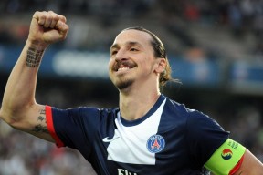 开云官方网页登录-CS2枪械对决瞬间爆发热血，cs 枪械